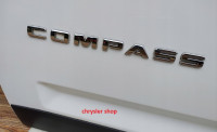 nápis Compass na přední dveře - ORIGINÁLNÍ DÍL